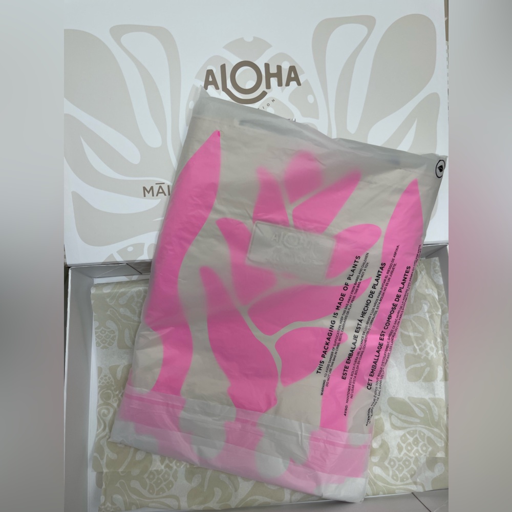 (SOLD) Manuheali’i x Aloha CollectionDay Tripper